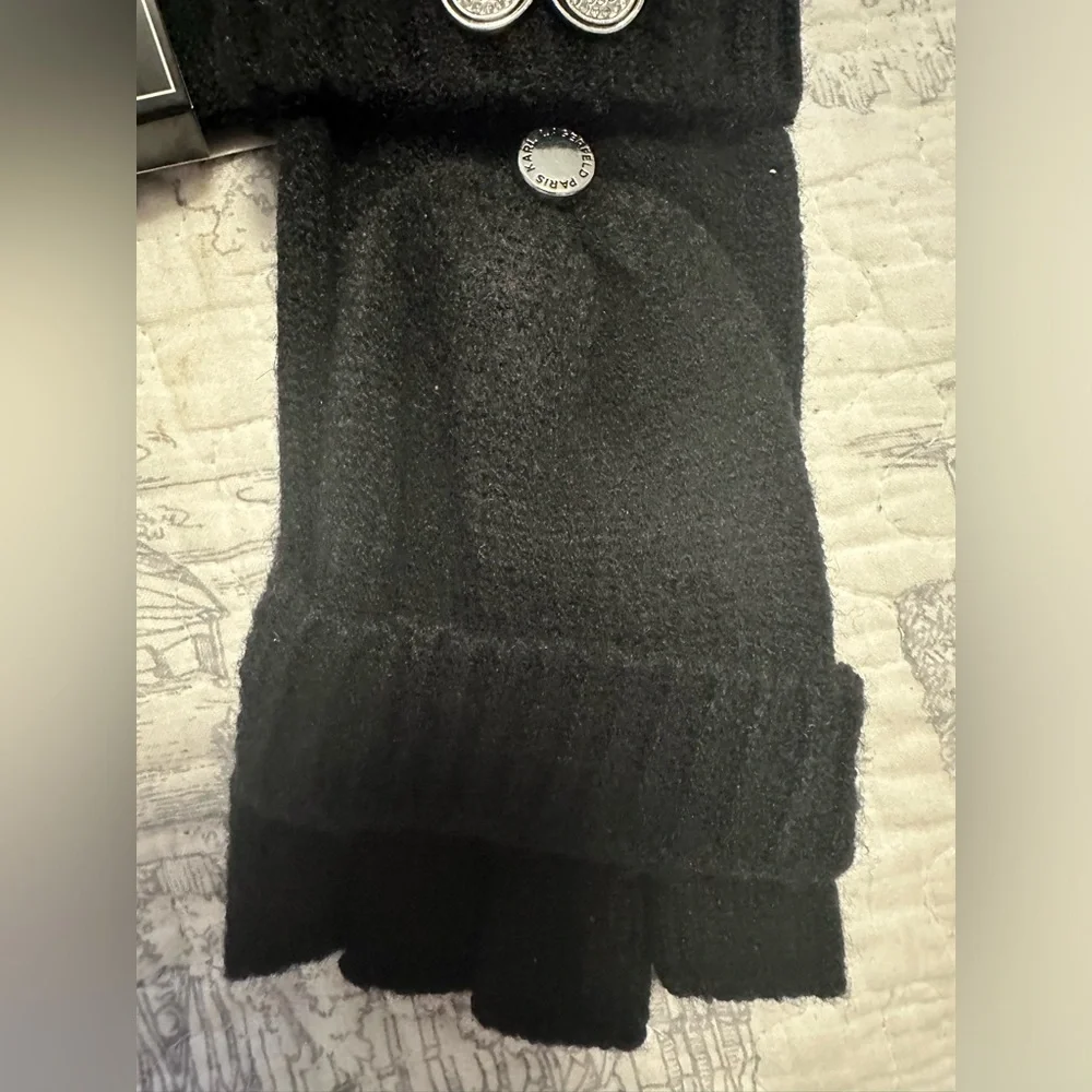 KARL LAGERFELD PARIS
Logo Flip Top Mittens nwt - Picture 4 of 4
